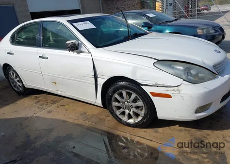 2002 Lexus Es 300 Base (A4) z USA, uszkodzony, nr VIN JTHBF30G520028626